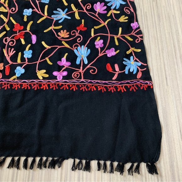 Beautifully Embroidered Shawl / Scarf / Table Covering NWOT - Picture 2 of 5